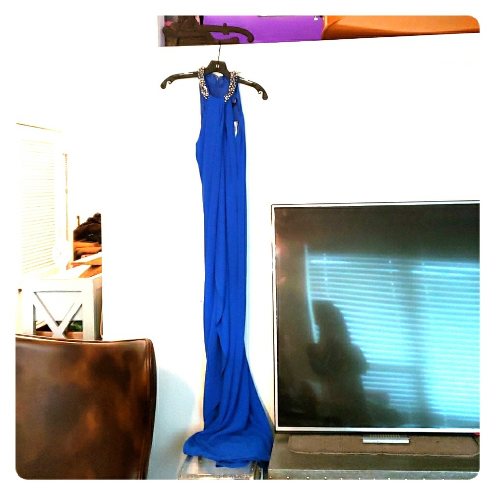 Sz 8 Carmen Marc Valvo evening gown. BLUE. NWT